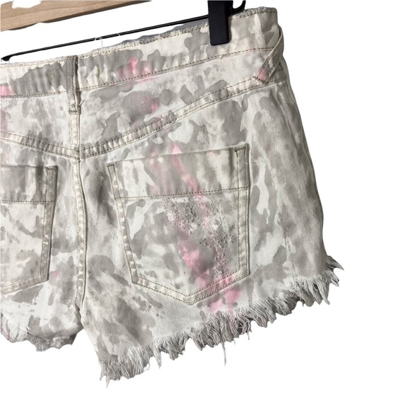 Free People Icing Washed Cut Off Shorts Gray Pink Size 28 Hi Low Hem - Picture 4 of 8